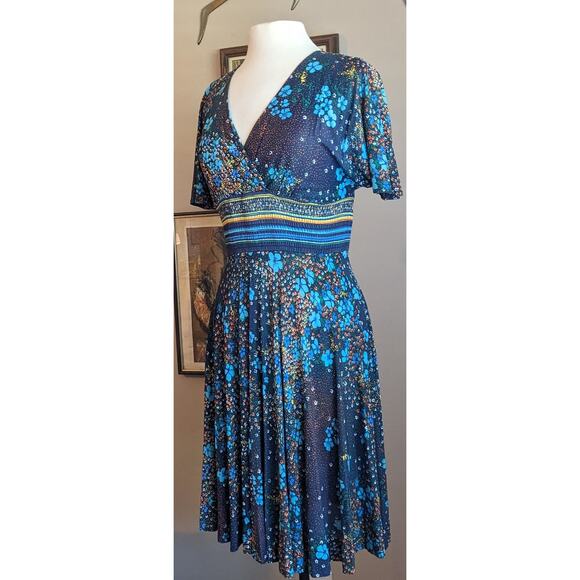 1970s flutter sleeve A-line vintage blue floral print jersey mini dress - Picture 6 of 8